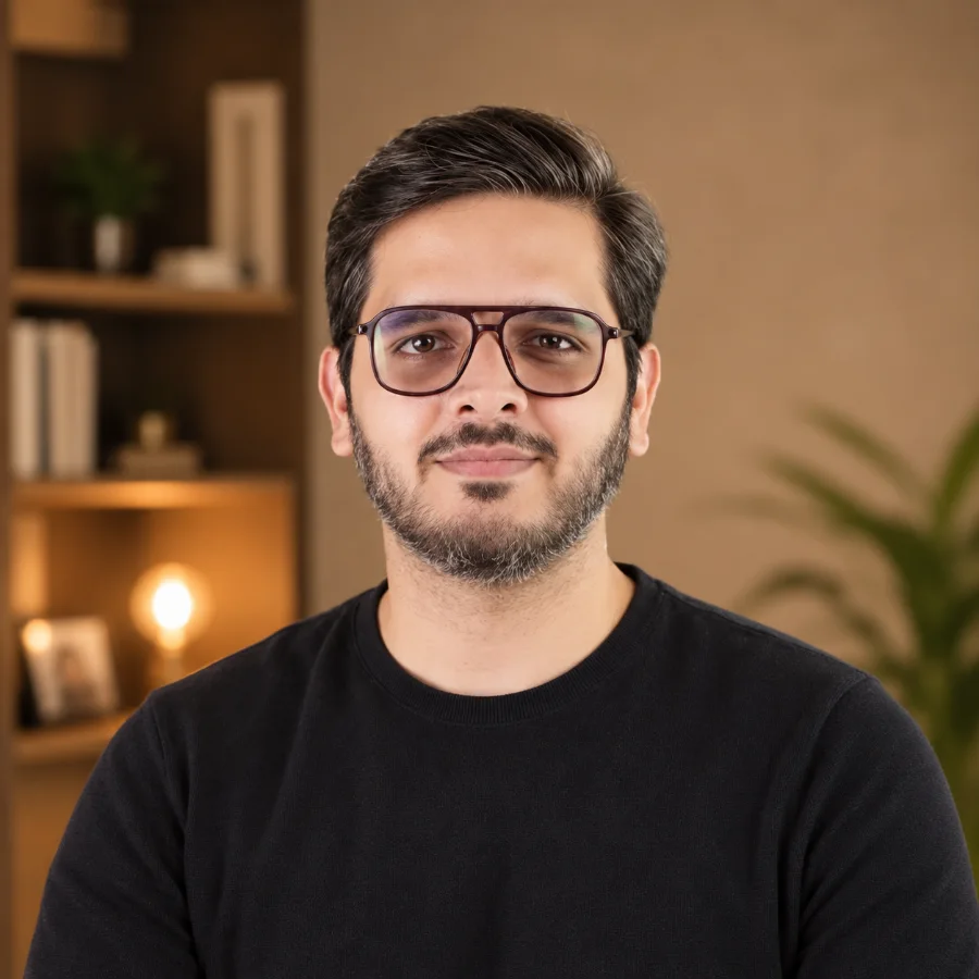 Shahmir Farooq, Sr. Communication Designer